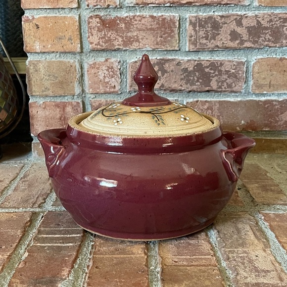 Parsley Pottery Stoneware Casserole Dish with Lid - Picture 1 of 8